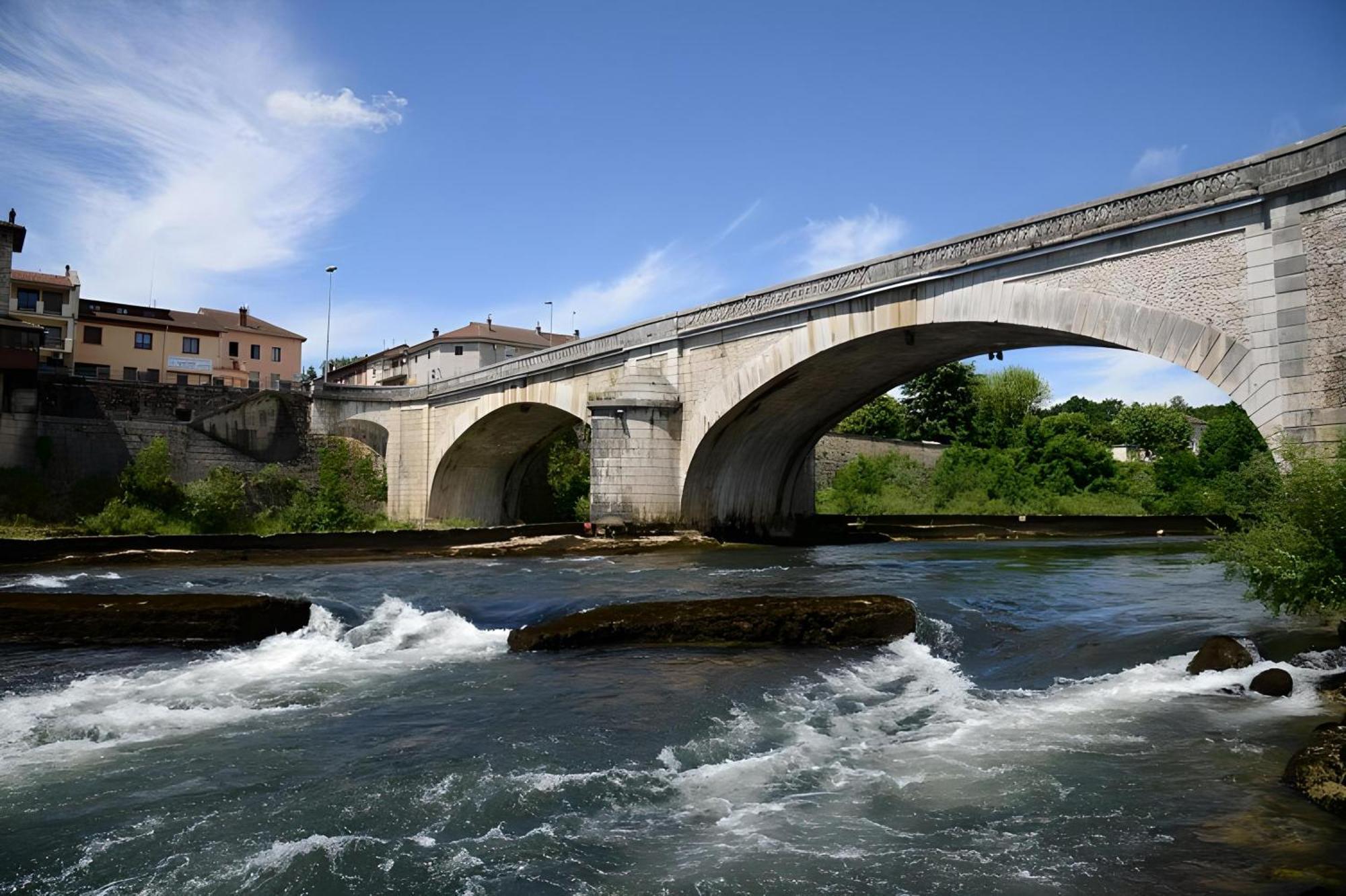 Neuville-sur-Ain Gite L Ainstant A 2 Pas De La Riviere, Proche Cnpe Et A42 מראה חיצוני תמונה